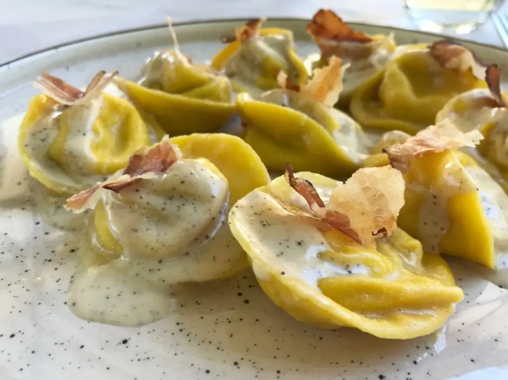 Hausgemachte Cappellacci mit Trüffelcreme - Pasta Südlich Lauf