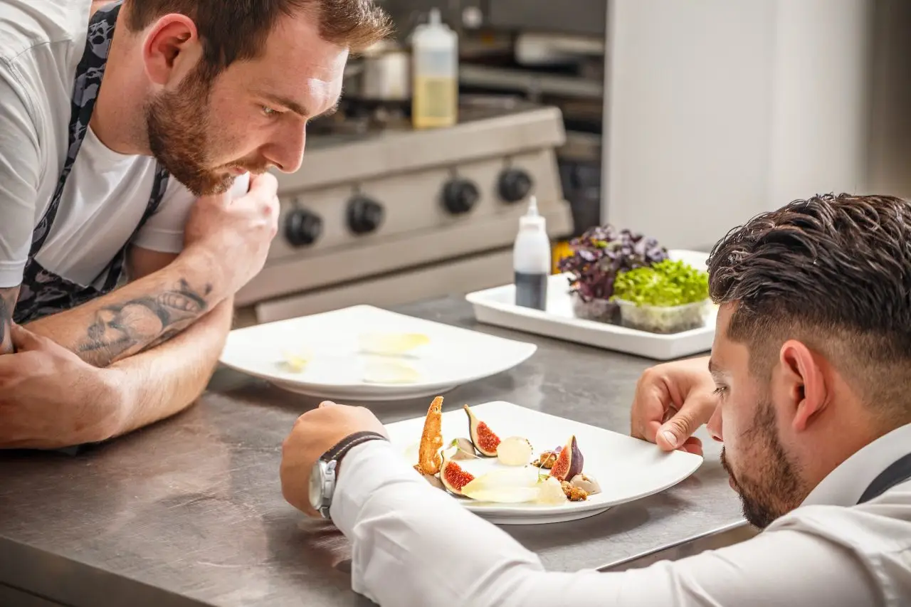 Chefkoch bei der Arbeit - Restaurant Südlich Lauf